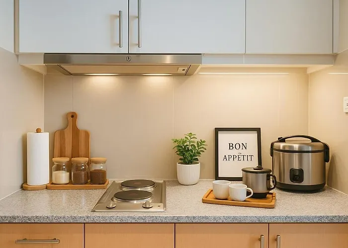 Elegant 1br Near Solaire, Okada, Mall Of Apartamento